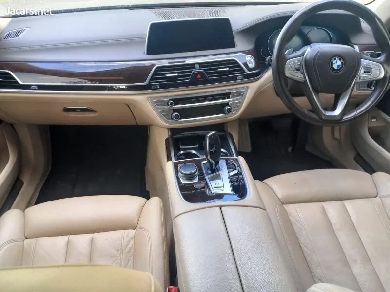 bmw-7-series-740li-30l-2016-small-4
