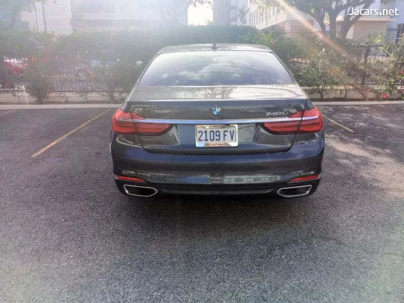 bmw-7-series-740li-30l-2016-small-1