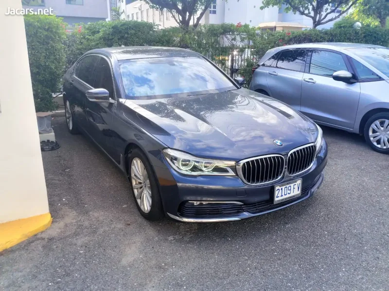 bmw-7-series-740li-30l-2016-small-3